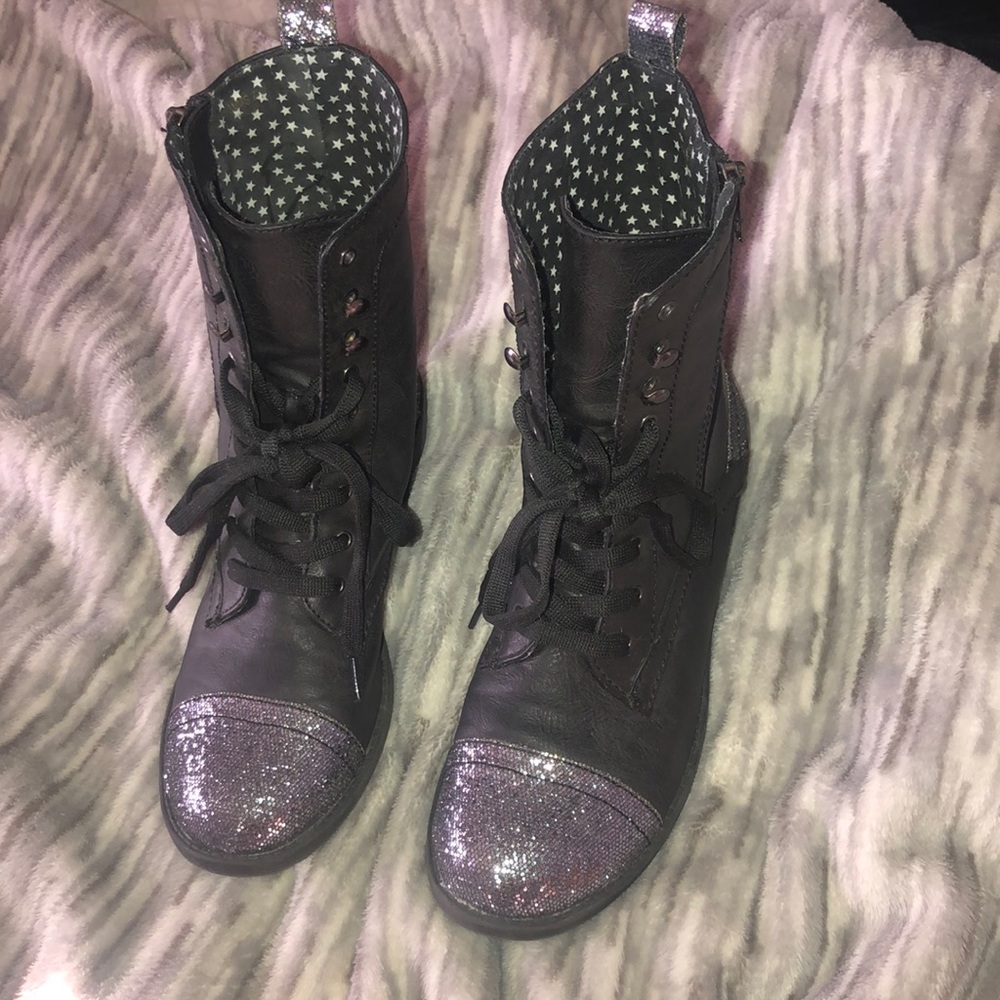 women’s size 7/7.5 combat boots